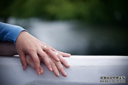 粉底刷国产看黄网站又黄又爽又色，解锁完美妆容的神秘武器